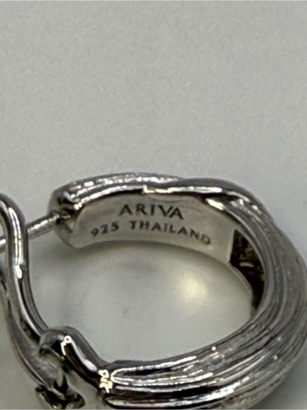 ARIVA 925 Sterling Silver Ribbed Hoop Earrings Thailand Signed 6g - Picture 3 of 5